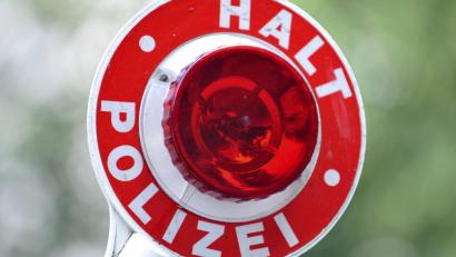 Bild: Frank Leonhardt/dpa
Die Polizei in Amberg sucht nach einer vermissten 12-Jährigen.