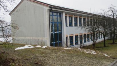 Bild: bnr
Für den Umbau der Grundschule Rottendorf in eine offene Ganztagsschule kommt jetzt eine ganz andere Variante ins Spiel. Mit dem Anbau eines Außenaufzuges würde das gesamte Gebäude barrierefrei.