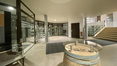 Bild: Völkl
Im Foyer des Schwarzenfelder Rathauses ist ein Empfangstresen mit Aufrufanlage geplant. in einem zweiten Bauabschnitt entsteht ein Sitzbereich.