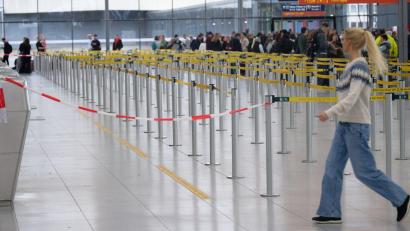 Bild: Henning Kaiser/dpa
Der Betrieb am Flughafen Köln/Bonn war zeitweilig gestört.
