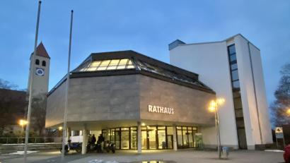 Bild: Völkl
Der Eingangsbereich, die Visitenkarte des Rathauses, soll funktioneller und attraktiver werden. Rund 90. 000 Euro sind heuer hierfür veranschlagt.