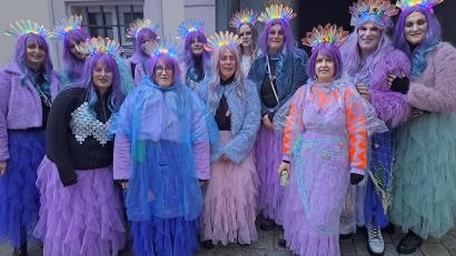 Bild: wel
Ob die Nixen zum Weiberfasching extra aus der Schwarzach entstiegen waren?