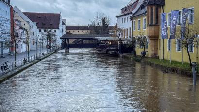 Bild: Wolfgang Steinbacher
Die Vils in Amberg passte am Freitag gerade noch so in ihr Bett. Der Pegel stieg bis auf Meldestufe 2, Höchststand waren am Mittag 151 Zentimeter.