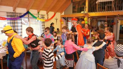 Bild: fvo
Beste Stimmung im Dorftreff bei der Albersriether Kinderfoßnacht.