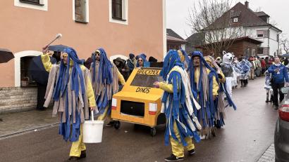 Bild: Lukas Büchold
Wer am Samstag in Schnaittenbach nicht durch den Regen nass wurde, der wurde von den Bruckmüller Dinos nass gemacht.