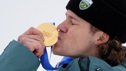 Bild: Rebecca Blackwell/AP/dpa
Lucas Pinheiro Braathen schreibt beim Riesenslalom Olympia-Geschichte.