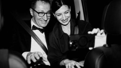 Bild: Alwin Maigler/Team Cem Özdemir /dpa
Sind jetzt ein Ehepaar: Grünen-Spitzenkandidat Cem Özdemir und Flavia Zaka.