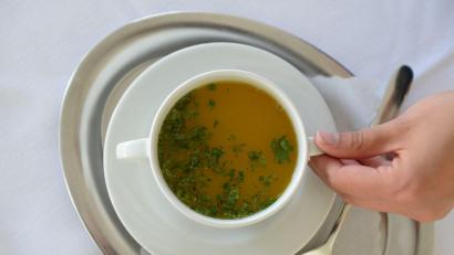 Bild: Felix Kästle/dpa
Eine große Mehrheit der Menschen unter 30 Jahren findet Fasten sinnvoll. (Archivbild)