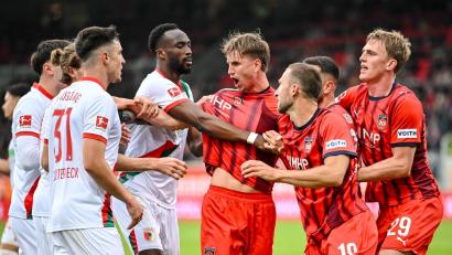 Bild: Harry Langer/dpa
Eine Szene aus dem emotionalen Hinrundenspiel. (Archivbild)