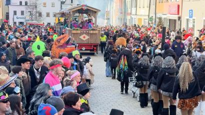 Bild: Gabi Schönberger
Der Faschingszug in Neustadt/WN ist seit Jahren ein Besuchermagnet.