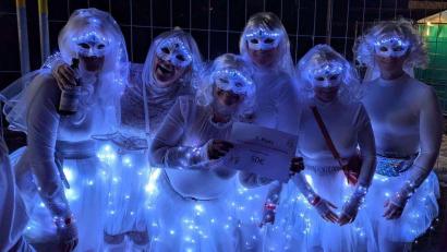 Bild: ak
Einen glänzenden Auftritt legen die „White-Light-Girls“ beim SV-Weiberfasching hin und gewinnen die Maskenprämierung.