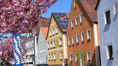 Bild: bö
Der Marktplatz von Hohenburg. Die Gemeinde versucht, dem sogenannten Donut-Effekt entgegen zu arbeiten.