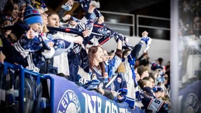 Archivbild: Tobias Neubert
Die Freude dürfte groß sein bei den Fans der Blue Devils Weiden: Der Zweitligist hat mit Alan Letang ab Dienstag einen neuen Coach.