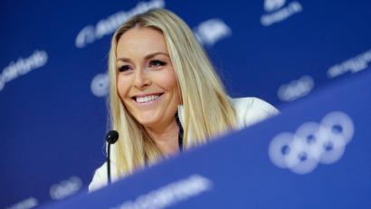 Bild: Michael Kappeler/dpa
Plüschtier-Spende für Kinder: Lindsey Vonn verabschiedete sich mit einer kleinen Geste aus der Klinik. (Archivfoto)