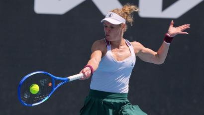 Bild: Dar Yasin/AP/dpa
Laura Siegemund war in Dubai zum Auftakt ohne Chance. (Archivbild)
