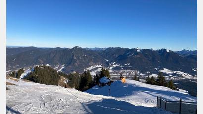 Bild: Sabine Dobel/dpa
Im Skigebiet Brauneck läuft der Betrieb trotz des Einbruchs gut. (Produktion)