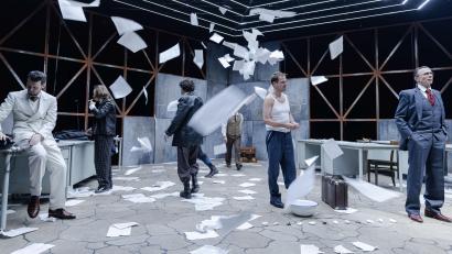 Bild: Theater Regensburg/exb
Das Ensemble des Stücks "Manhattan Project" des Theaters Regensburg.