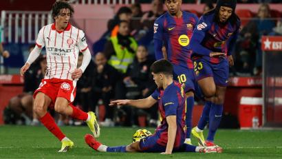 Bild: Joan Monfort/AP/dpa
Die Spieler des FC Barcelona (rechts) erwischten in Girona keinen guten Tag.