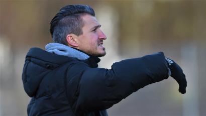 Archivbild: Gerhard Büttner
Trainer Michael Riester bereitet die SpVgg SV Weiden auf ein Testspiel gegen den SV Mitterteich vor.