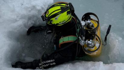 Bild: -/Italienische Bergwacht/dpa
Auch die Suche von Tauchern brachte keinen Erfolg.