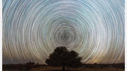 Bild: Martin Sponsel
Auch Startrails hat Martin Sponsel in Namibia fotografiert: Sieht spektakulär aus, ist aber auch etwas, was sogar Astrofoto-Einsteiger ohne spezielle Ausstattung hinbekommen können.