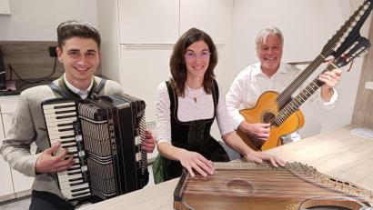 Bild: Martha Pruy
Das Ossinger Trio 2.0 mit Ben Luber, Marina Rischan und Peter Schertl.