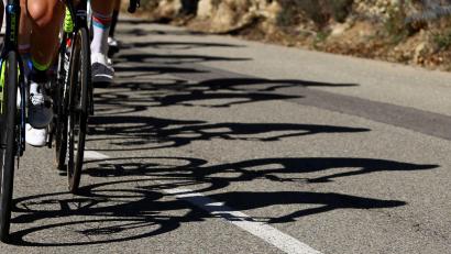 Bild: David Pintens/Belga/dpa
Radprofis in Aktion. (Symbolbild)