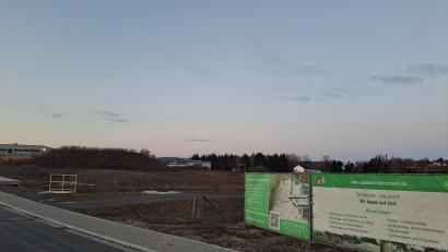 Bild: Jasmin Bauer
Auf einem rund ein Hektar großen Grundstück im Gewerbegebiet Kemnath West III an der Hammergrabenstraße will sich der Garten- und Landschaftsbaubetrieb Bierschenk aus dem oberfränkischen Kirchenpingarten ansiedeln.