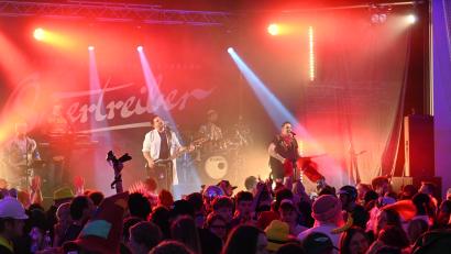 Bild: kki
Die Quertreiber heizten die Stimmung mit Hits am Fließband an.