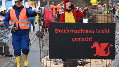 Bild: Gerhard Franz
Im stabilen Gitter eingesperrt, konnte der gefährliche Drache kein Unheil anrichten.