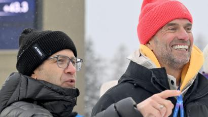 Bild: Hendrik Schmidt/dpa
Jürgen Klopp (r) plauderte mit Biathlon-Legende Ole Einar Björndalen.