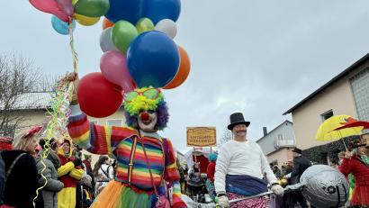 Bild: gri
Manege frei für den Zirkus aus Lintach beim Freudenberger Faschingszug.