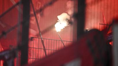 Bild: Harry Langer/dpa
Der DFB bestraft den FC Bayern für Fehlverhalten Münchner Anhänger. (Archivbild)