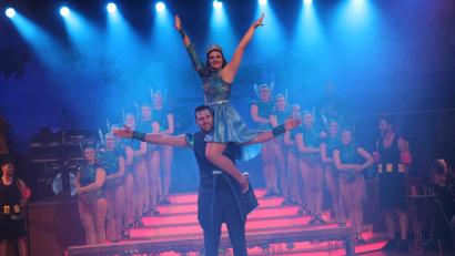 Bild: pi
Maximilian I. und Raphaela I. eröffnen mit der Prinzengarde den Rosenmontagsball.