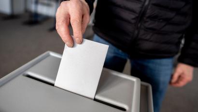 Symbolbild: Hauke-Christian Dittrich/dpa
Das Wahljahr beginnt am 8. März in Baden-Württemberg.