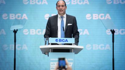 Bild: Bernd von Jutrczenka/dpa
BGA-Präsident Dirk Jandura schlägt eine gemeinsame Allianz gegen Zölle vor