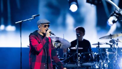 Bild: Rolf Vennenbernd/dpa
Der umstrittene Soul-Musiker Xavier Naidoo, hat bei einer Demo in Berlin mit Aussagen zu „Menschenfressern“ irritiert. (Archivbild)