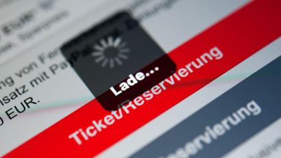 Symbolbild: Sebastian Gollnow/dpa
Die Bahn kämpfte erneut mit einer IT-Störung.