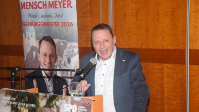 Bild: fz
Ein kämpferischer Oberbürgermeister Jens Meyer beim politischen Aschermittwoch der Weidener SPD.