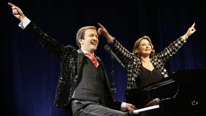 Bild: Erich Furrer/exb
Die Udo-Jürgens-Interpreten Gabriela Benesch und Alex Parker entführen ihre Gäste auf eine musikalische Zeitreise.