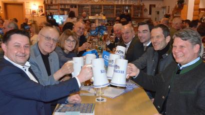 Bild: Kunz
Ein Prosit auf den politischen Aschermittwoch der CSU im Postkellersaal.