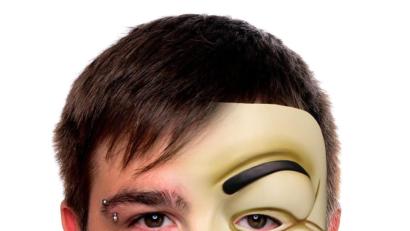 Bild: Ano/Biswanger
Gregor Biswanger mit einer "halben" Guy-Fawkes-Maske. Mit diesem Bild präsentiert Biswanger sein Format auf der Streaming-Plattform Twitch "my-coding-zone.de". Im März kommt der KI-Experte nach Weiden.