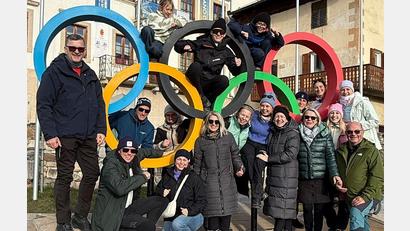 Bild: Frenzel/privat
Olympia durch und durch: Die Flossenbürger in Tesero.