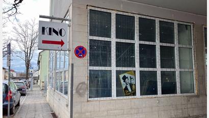 Bild: Britta Schultejans/dpa
Das ehemalige Kino hat die AfD gemietet. (Archivbild)