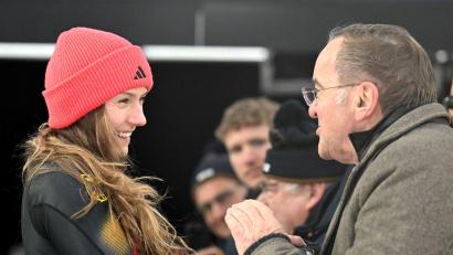 Bild: Robert Michael/dpa
Verteidigungsminister Boris Pistorius sah sich an der Bahn Laura Noltes Rennen an.