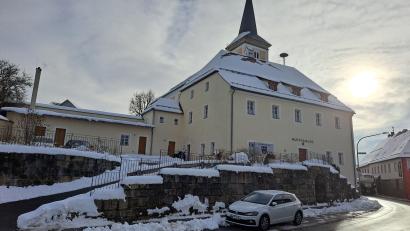 Bild: Jasmin Bauer
Der Chefsessel im Kulmainer Rathaus wird neu besetzt. Als einziger bewirbt sich Marco Pscherer um die Nachfolge von Bürgermeister Günter Kopp (beide CSU).