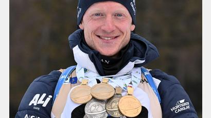 Bild: Martin Schutt/dpa
Rekordweltmeister Johannes Thingnes Bö glaubt an Franziska Preuß. (Archivbild)