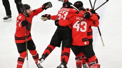 Bild: Peter Kneffel/dpa
Riesen-Erleichterung bei den kanadischen Eischockey-Stars