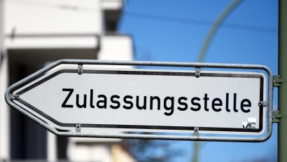 Symbolbild: Soeren Stache/dpa
Die Zulassungsstelle ist von der Schließung nicht betroffen, doch die Führerscheinstelle Schwandorf bleibt im März für zwei Tage geschlossen.