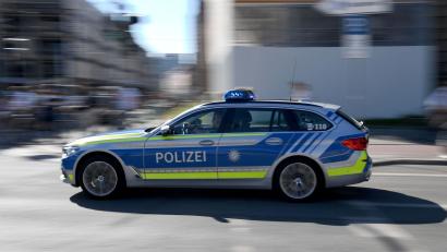 Bild: Felix Hörhager/dpa
Die Polizei hat in Aachen einen Mann festgenommen, der Ende Januar in München einen Kneipengänger mit Schlägen tödlich verletzt haben soll. (Symbolbild)